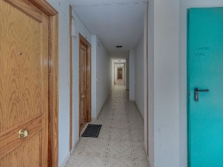 Piso con anejos en Av Reyes Católicos 66