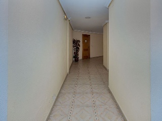 Piso con anejos en Av Reyes Católicos 67