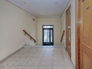 Piso con anejos en Av Reyes Católicos 69