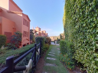 Vivienda con garaje y trastero en C/ Pico Alcazaba 32