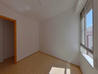 Piso en C/ Conde de Torrefiel 8