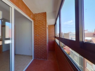 Piso en C/ Conde de Torrefiel 27