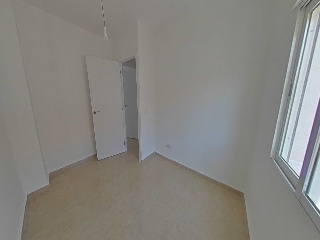 Piso en C/ Profesores Hermanos Muñoz, Alicante 24