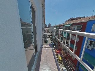 Piso en C/ Profesores Hermanos Muñoz, Alicante 32