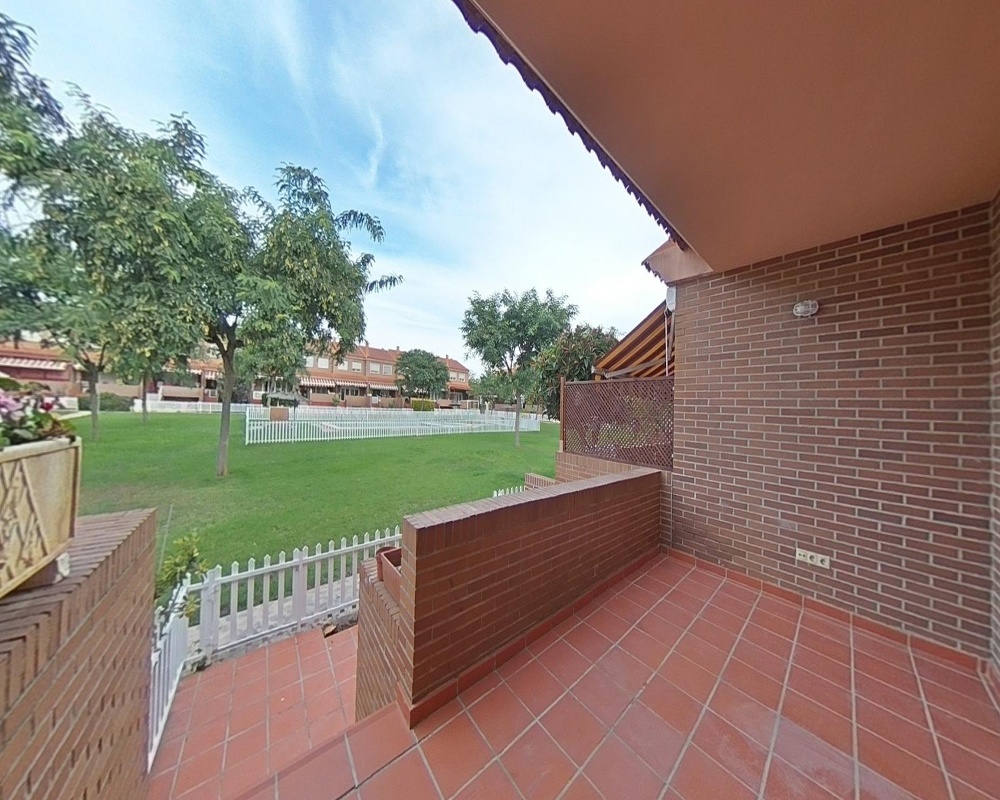 Chalet Adosado en C/ L´Isle D´Abeau