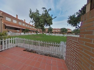 Chalet Adosado en C/ L´Isle D´Abeau 37