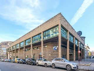 Local en venta en Oviedo de 132  m²