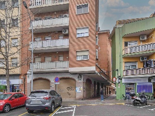 Local en venta en Montcada I Reixac de 136  m²
