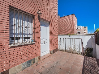 Chalet adosado en C/ Aquilino Camacho 34