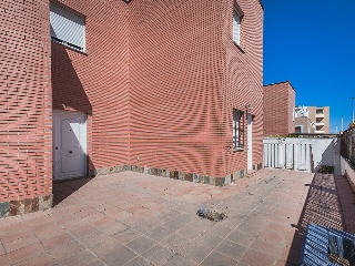 Chalet adosado en C/ Aquilino Camacho 36