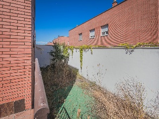 Chalet adosado en C/ Aquilino Camacho 37