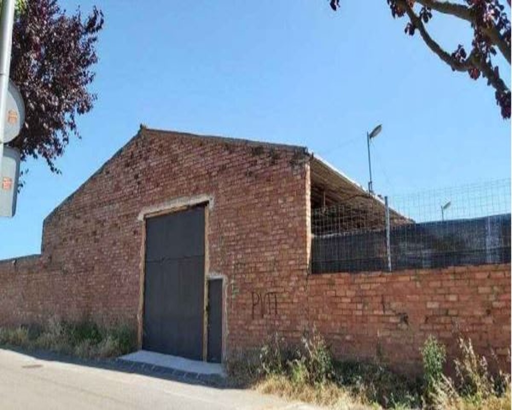 Local comercial en La Bisbal d´Empordà - Girona