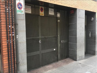 Plaza de garaje para motos en C/ de Brujas, Sabadell (Barcelona) 2