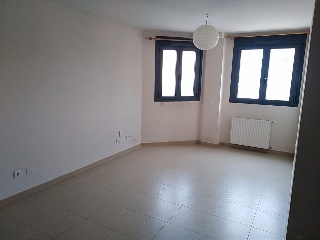 Piso y garaje en C/ Fresneda, Guadalajara 19