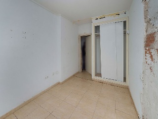 Piso con anejos en C/ Charamita 9