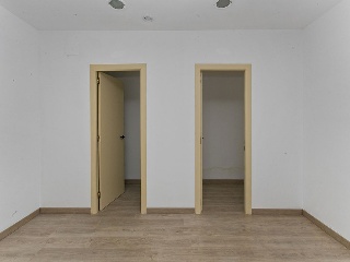 Local en C/ Lluis Muncunill - Terrassa - Barcelona 28