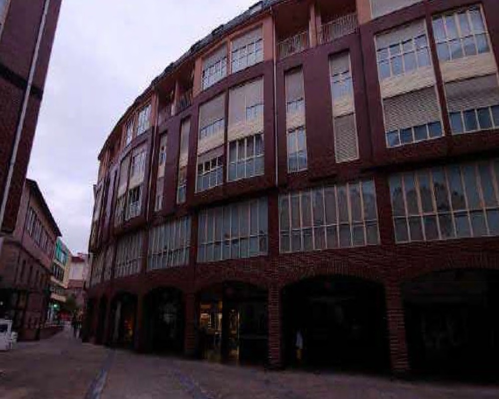 Local en Pz Piqué y Varela, Torrelavega (Cantabria)