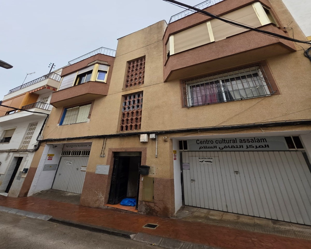 Piso y trastero en C/ Cervantes, Rute (Córdoba)