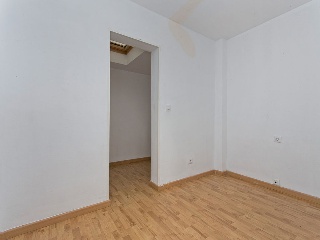 Piso con anejos en C/ de Francesc Layret 10