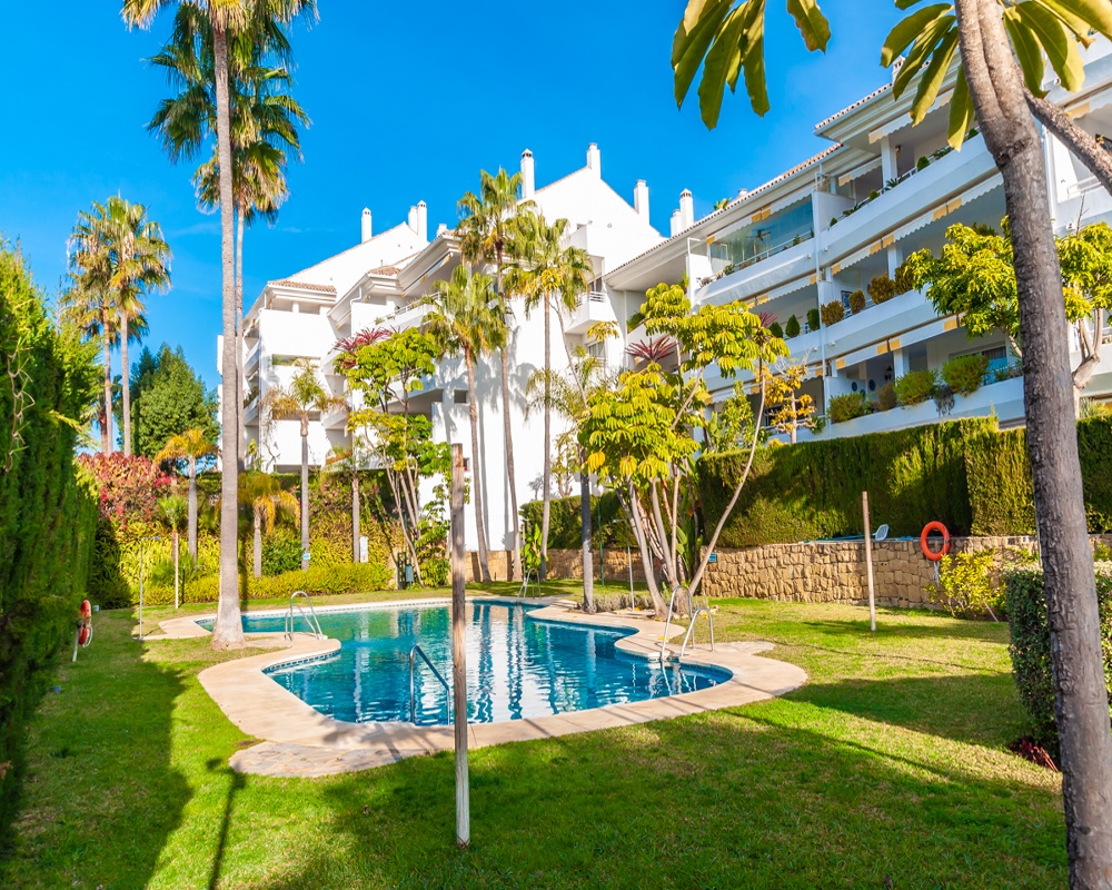 Vivienda con garaje en Urb Guadalmina Baja Compleo Hoyo 15