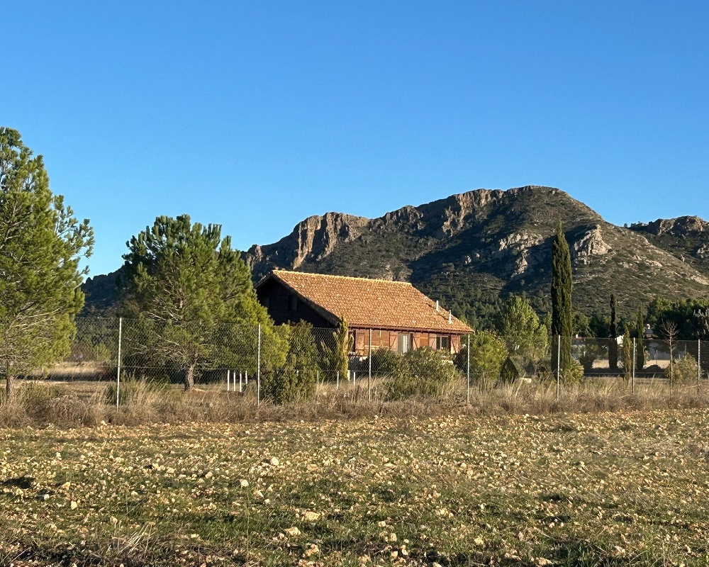Casa con terreno en Yecla (Murcia)