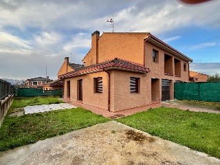 Unifamiliar en venta en Orkoien de 231  m²