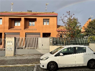 Unifamiliar en venta en Orkoien de 230  m²