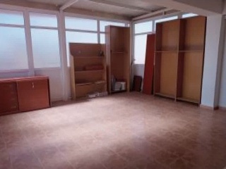 Local en C/ Perfecto Rico Mira 2