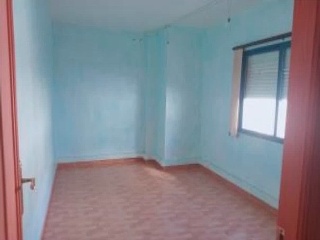 Local en C/ Perfecto Rico Mira 3