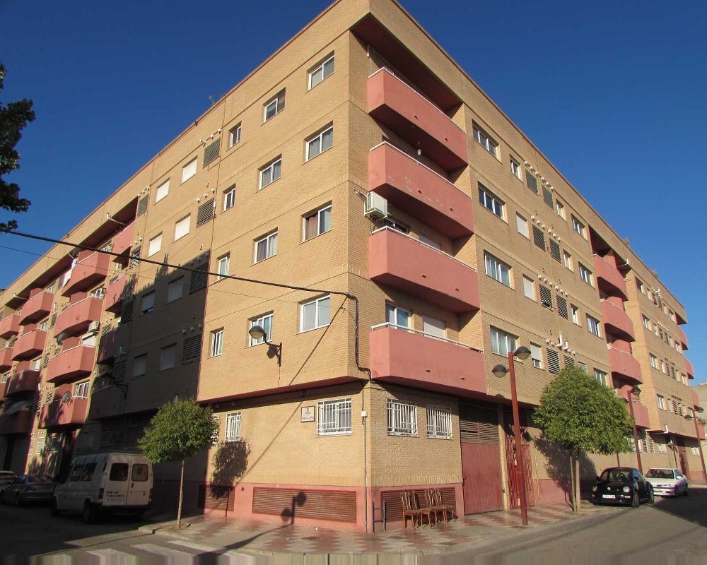 Piso con anejos en C/ Doctor Servet Algemesí