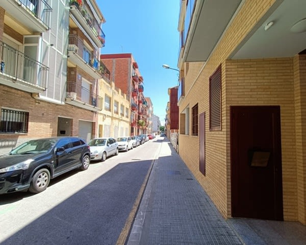 Garaje en C/ Pou - Banyoles - Girona     