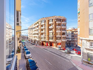 Piso en Av de la Constitució  59