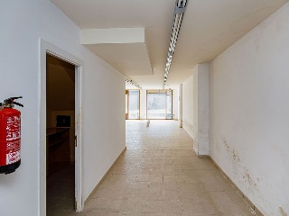 Local en C/Vilanova de la Muga 12