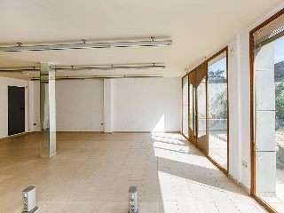 Local en C/Vilanova de la Muga 17