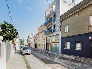 Local en C/Vilanova de la Muga 33