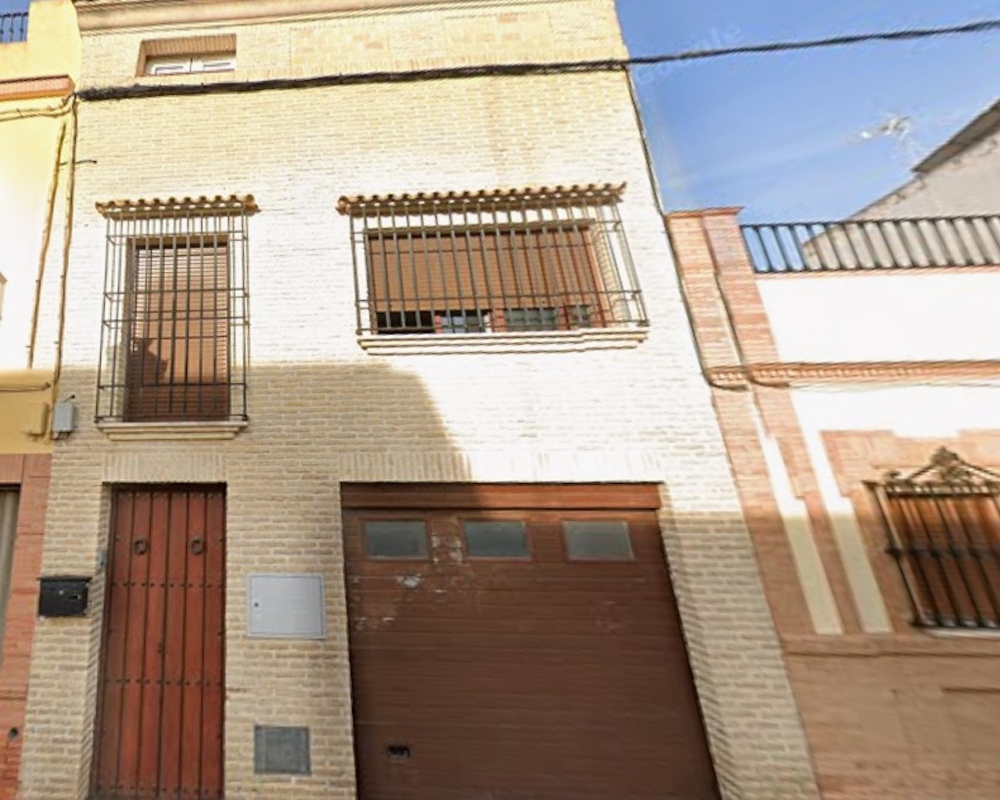 Casa adosada en C/ Alcalde Manuel de Reyes, Mairena del Aljarafe (Sevilla)