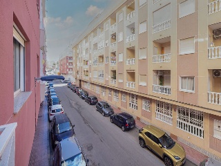 Vivienda en C/ Ronda César Cánovas 16