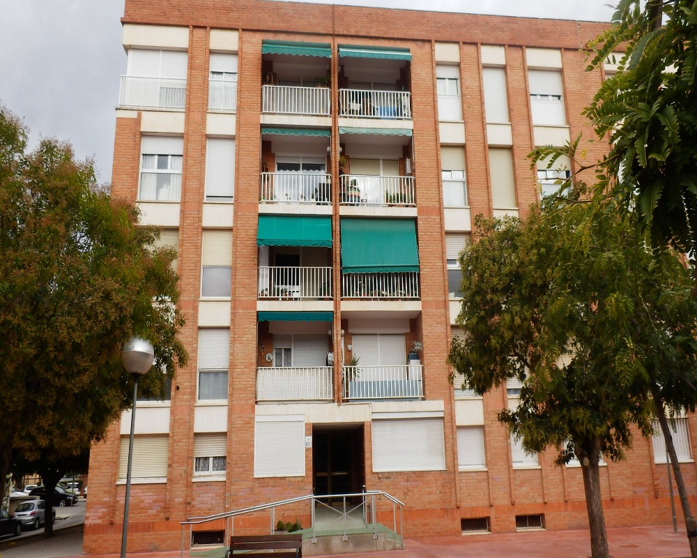 Piso y local en C/ Espirall