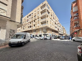 Local en venta en Torrevieja de 98  m²