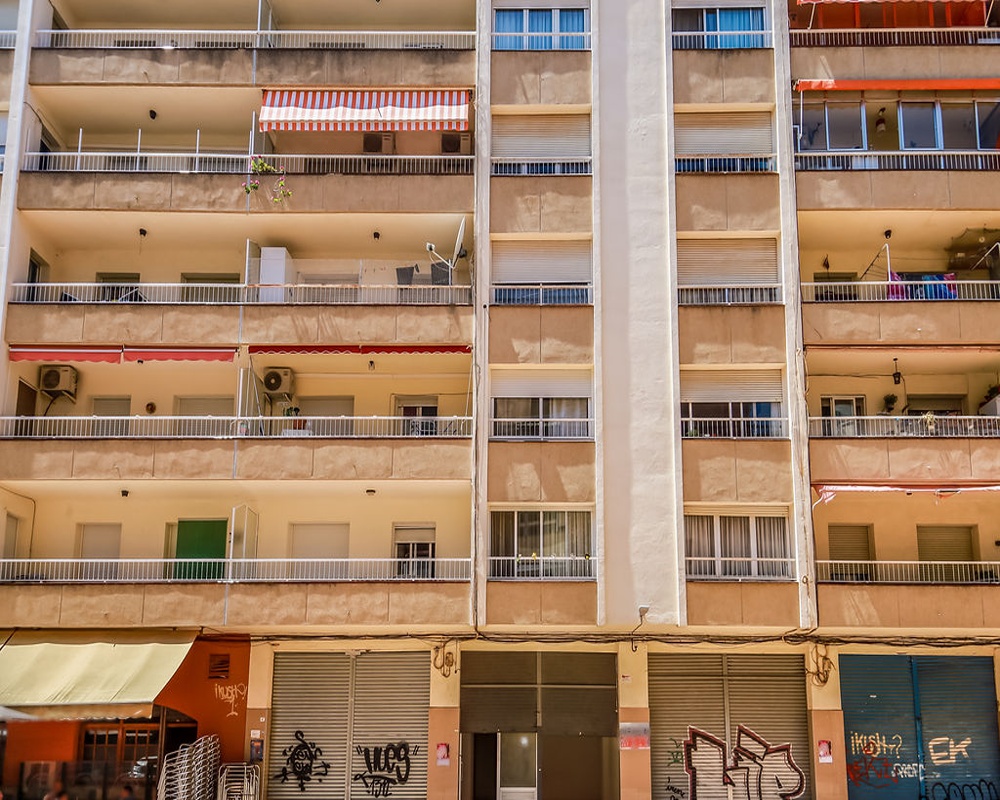 Local en PJ Sor Lluisa Estivill - Reus -
