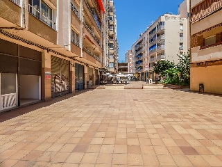 Local en PJ Sor Lluisa Estivill - Reus - 16