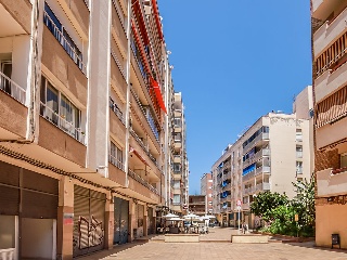Local en PJ Sor Lluisa Estivill - Reus - 17
