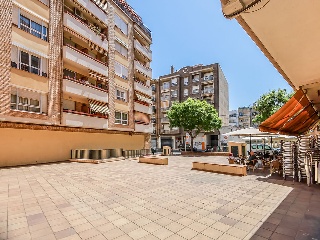 Local en PJ Sor Lluisa Estivill - Reus - 18