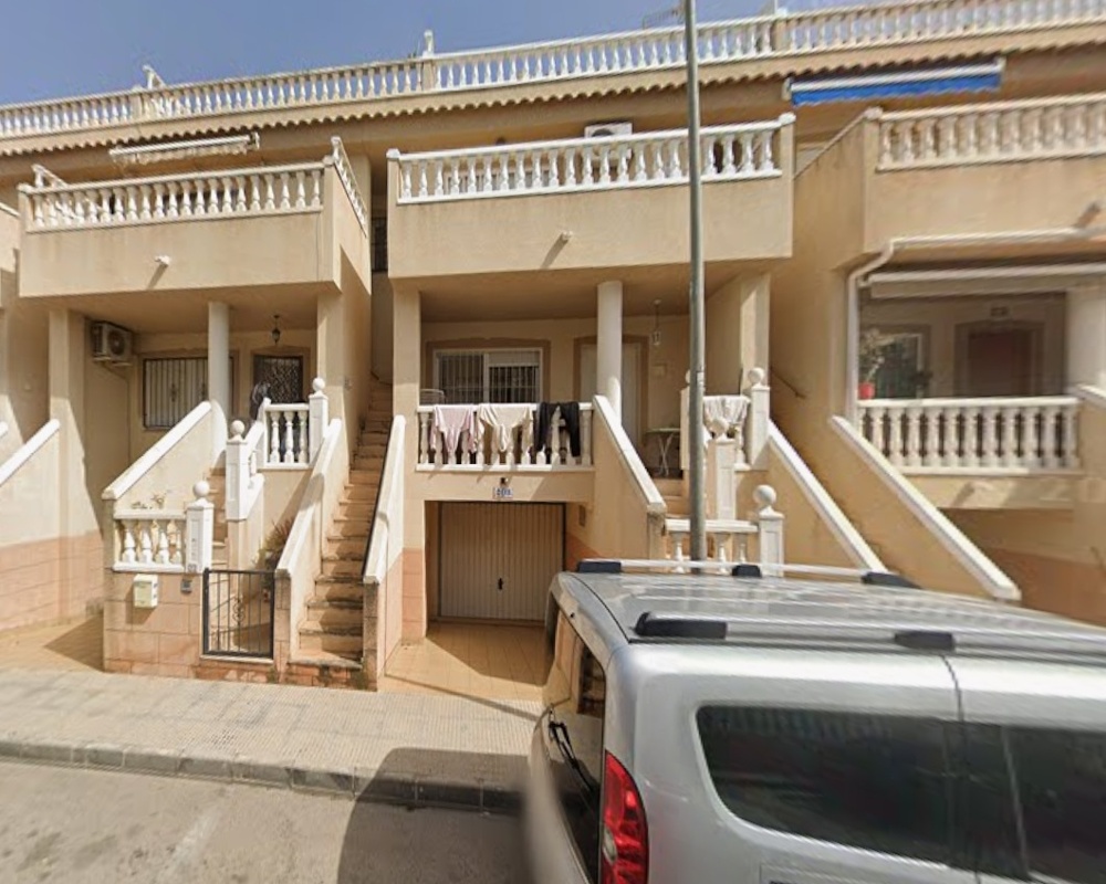 Chalet adosado en C/ Reina Victoria - Formentera del Segura - Alicante