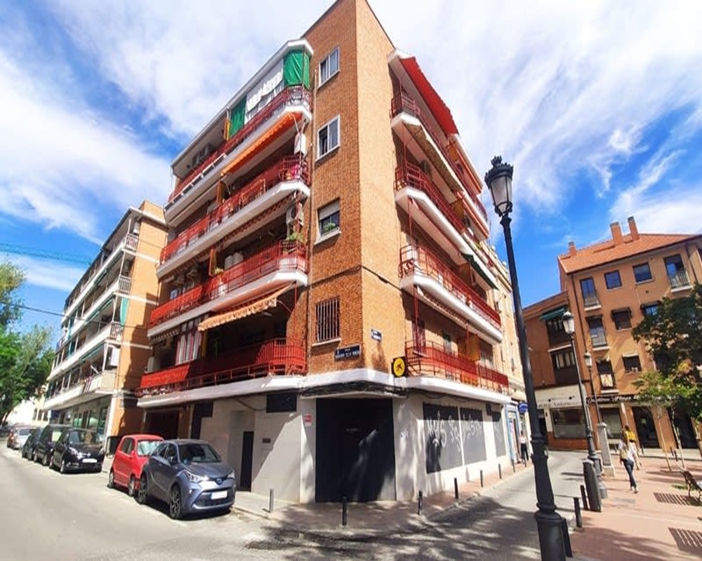 Local comercial en C/ Monseñor Óscar Romero - Madrid -