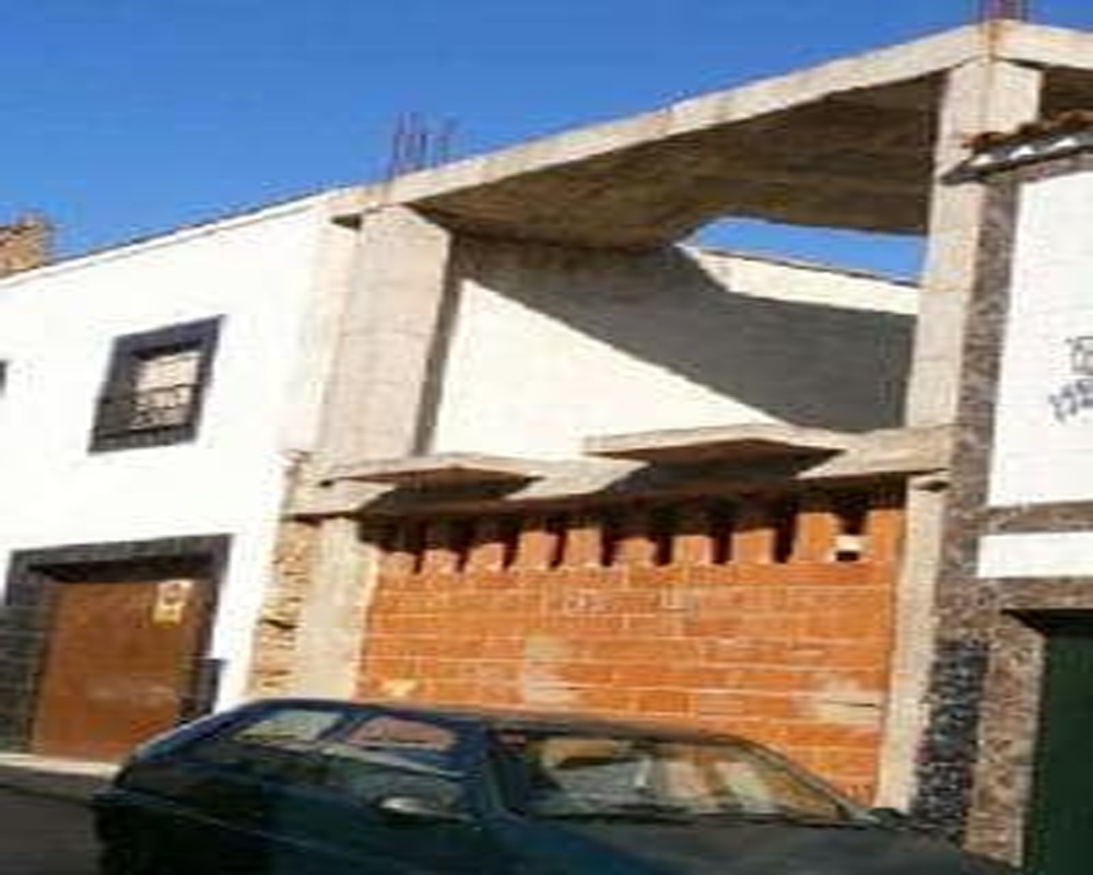 Piso en construcción detenida en Puebla de Sancho Pérez (Badajoz)