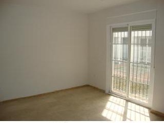 Piso con garajes y trastero en C/ Gladiolos - Chiclana de la Frontera - 4
