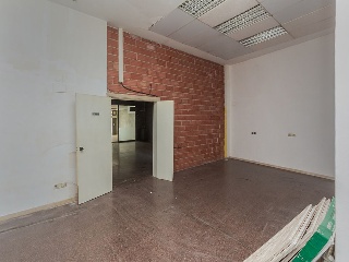 Local comercial en C/ Herrero - Castellón - 13