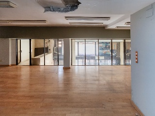 Local comercial en C/ Herrero - Castellón - 18