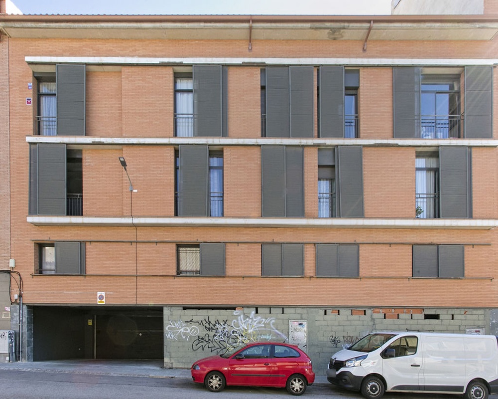 Locales y garajes en C/ Doctor Cistare - Terrassa - Barcelona